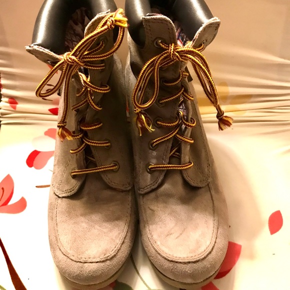 Rock & Candy Tan Suede Wedge Lace-Up Booties 9 - Picture 3 of 9